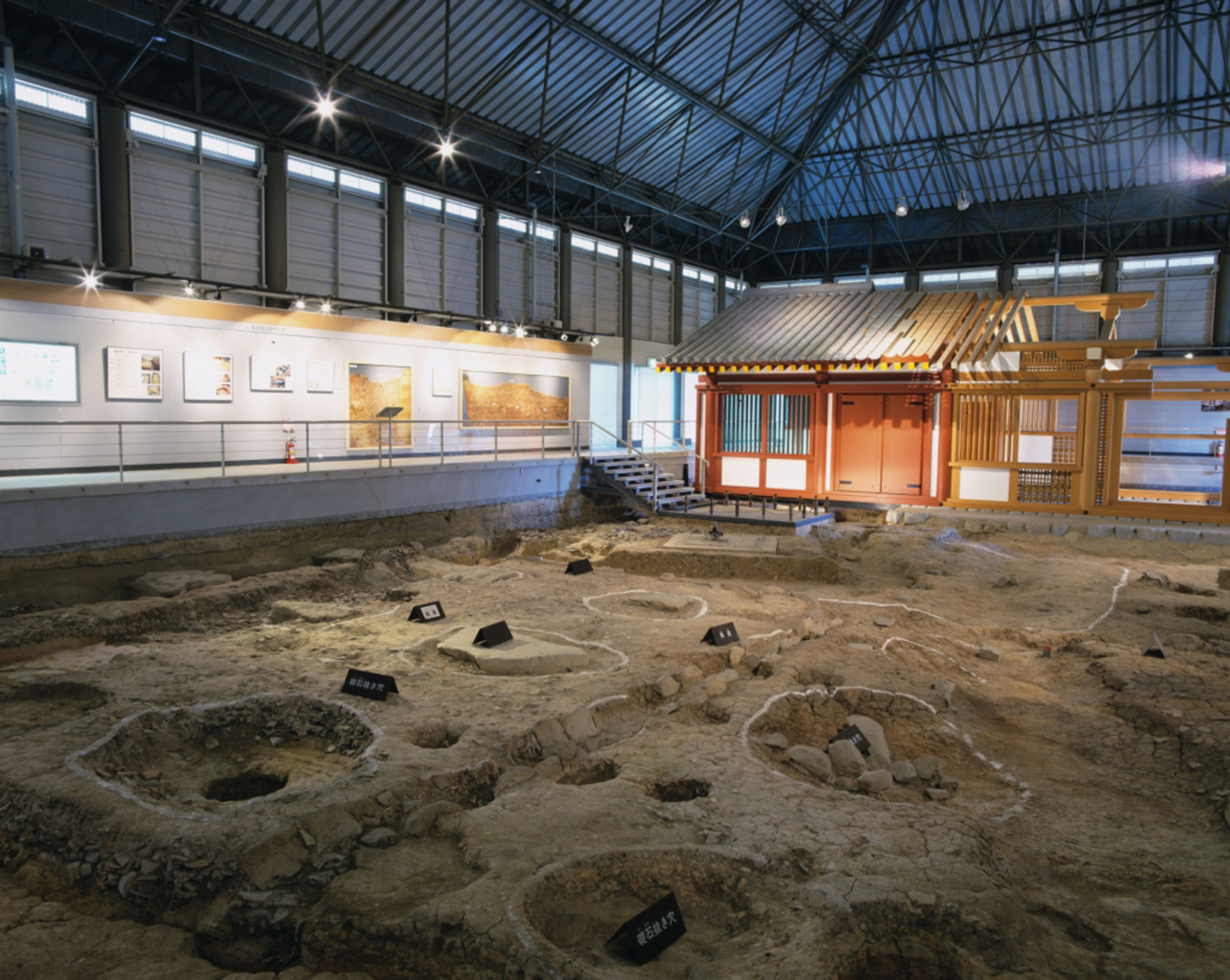 鴻臚館跡展示館の内部(撮影年不明)の画像