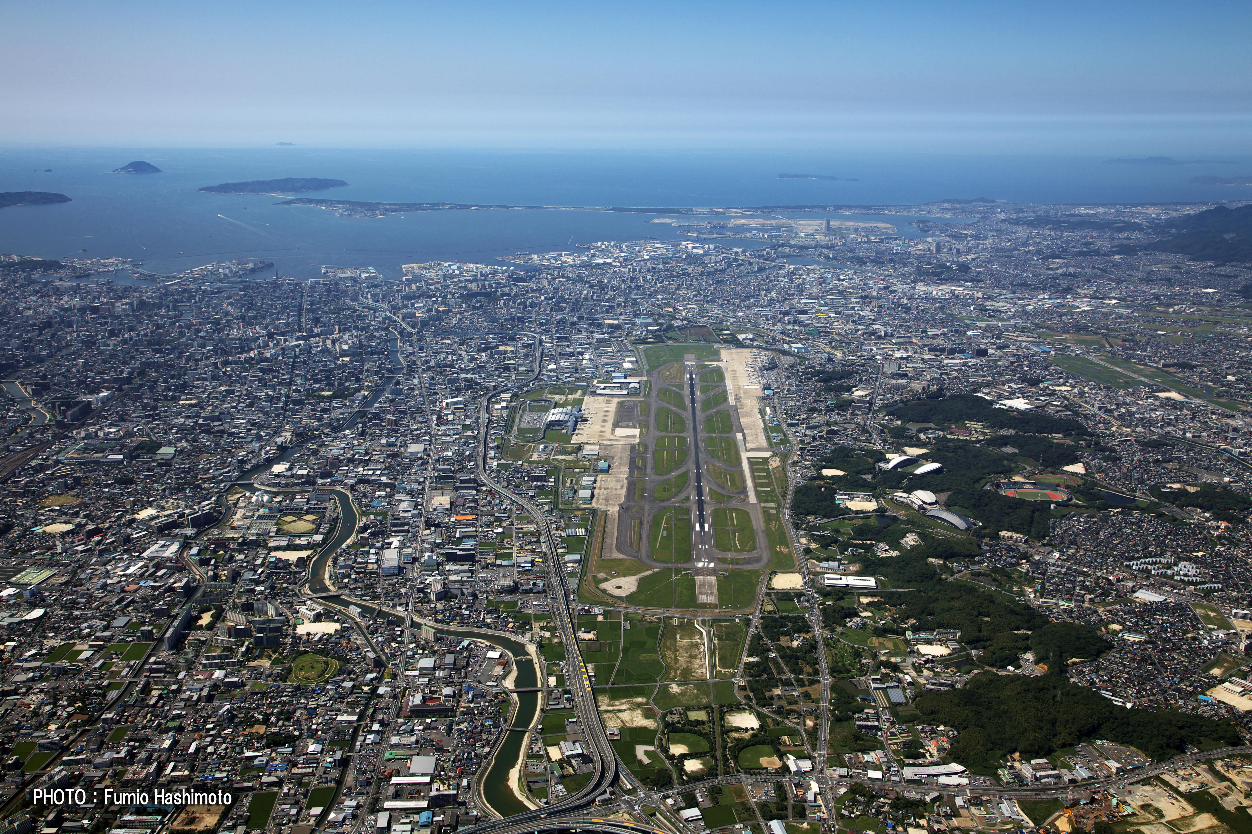 福岡空港上空(2009)の画像